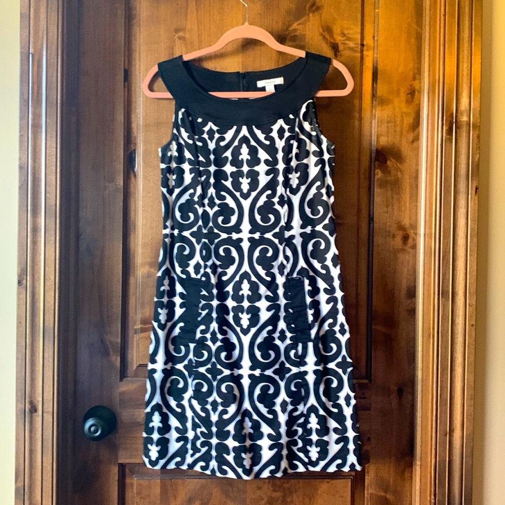 Black and white patterned dress